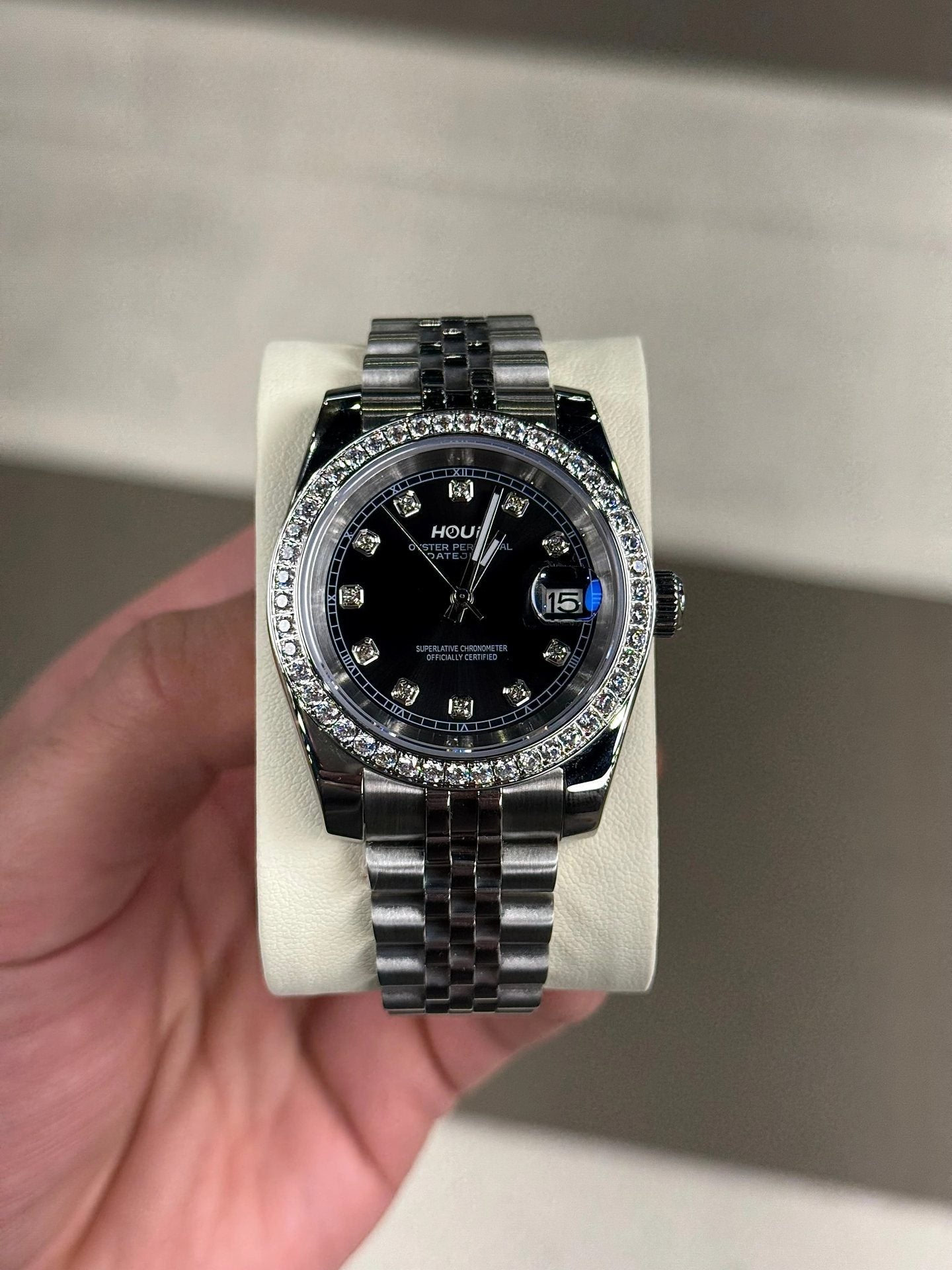 Noir Diamond dial