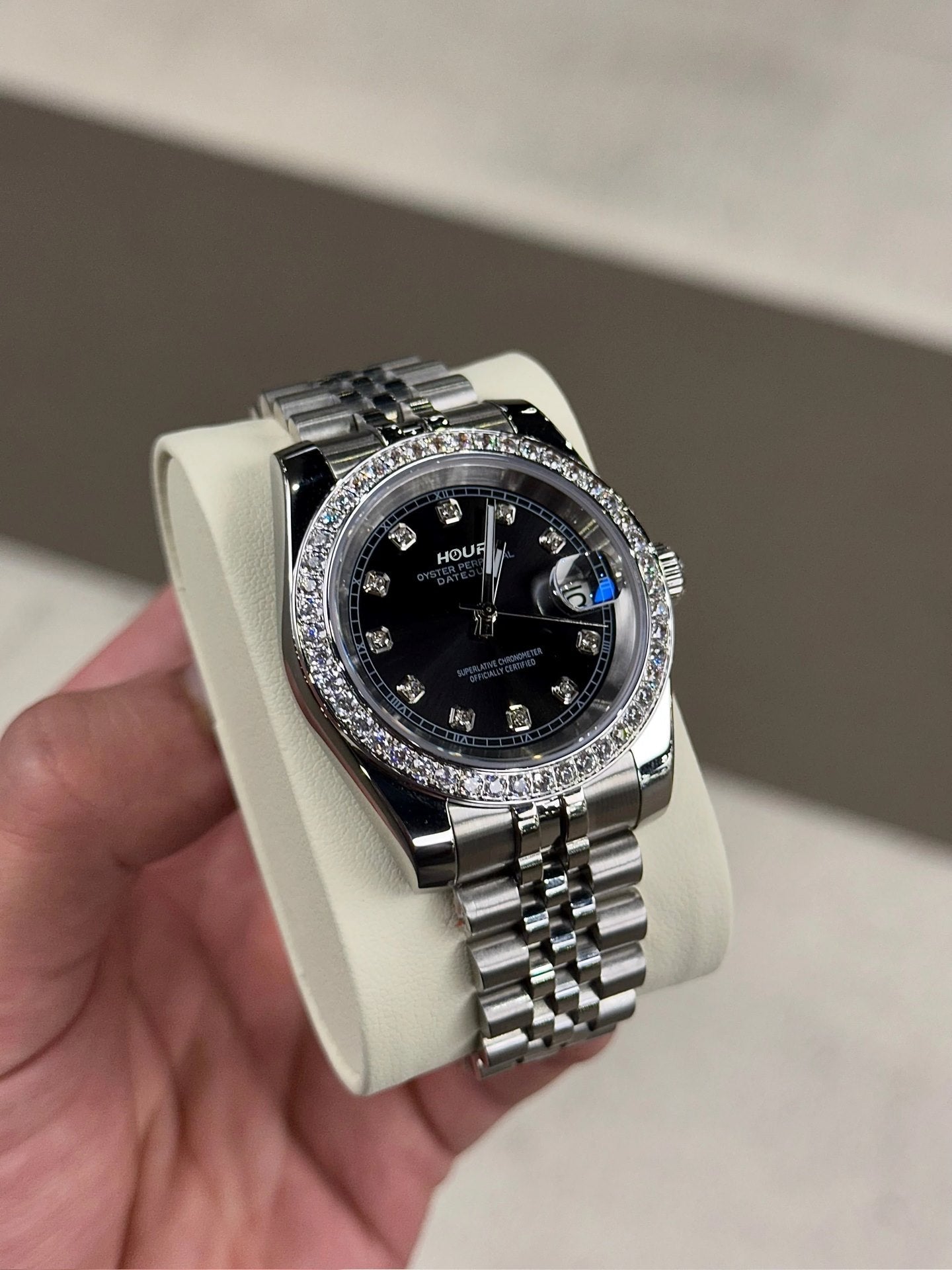 Noir Diamond dial